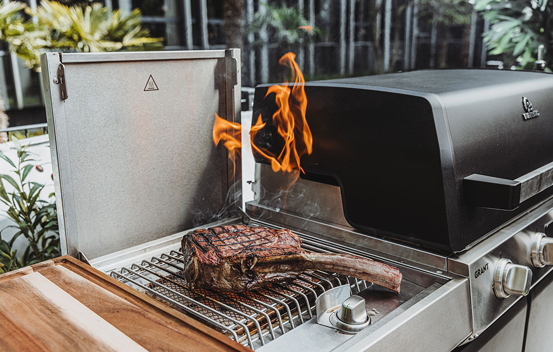 Slider_01__BURNHARD_GRANT Seitentisch Click In Modul_XXL Infrarot Keramikbrenner_Mood_02